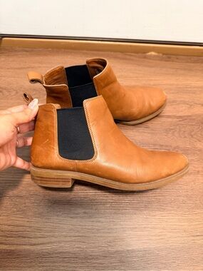 Clark’s Tan Leather Chelsea Boots with Black Elastic Panels